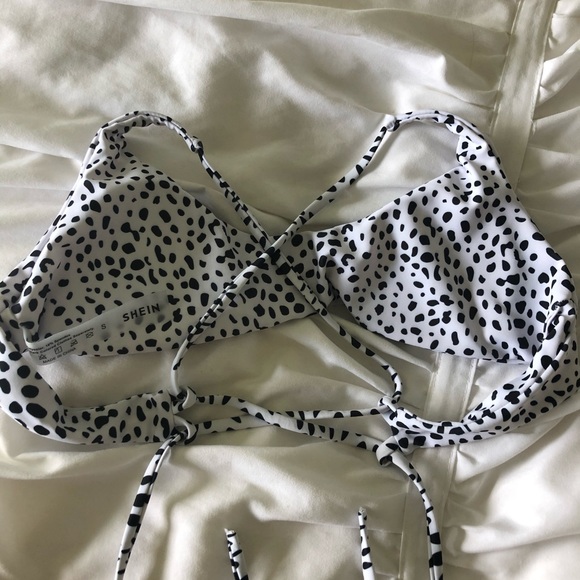 Cute swimsuit - Picture 2 of 3